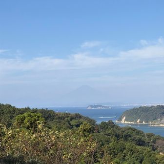 江の島と富士山。
