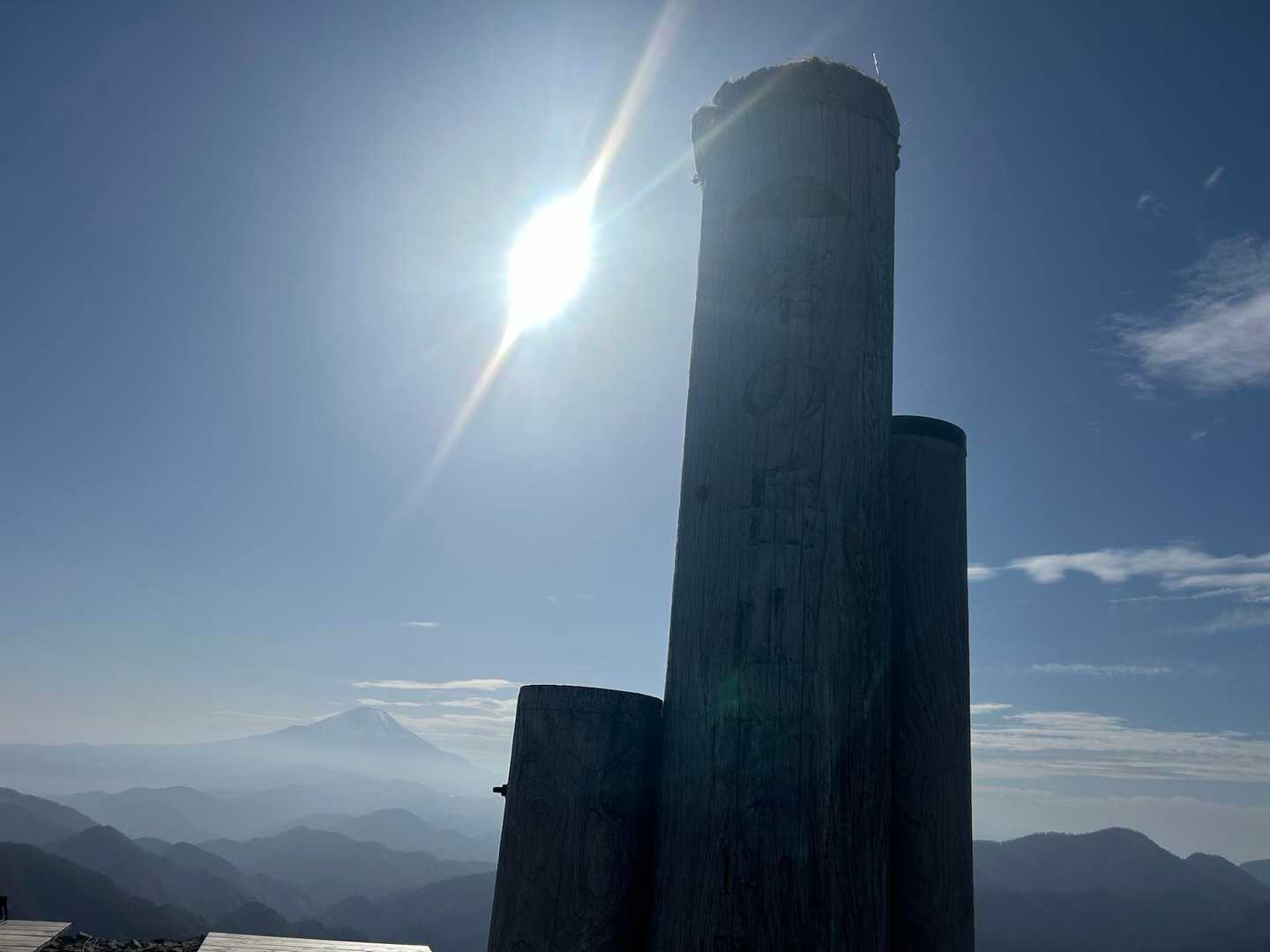 左に富士山、塔ノ岳山頂
ここまで来ればちょっと安心😮‍💨
