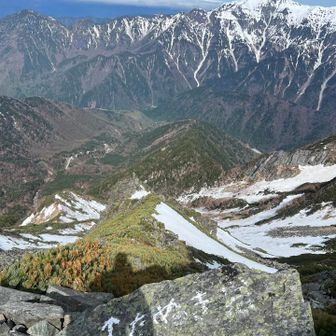 たぬき岩。見えますか？信楽焼のような小岩。