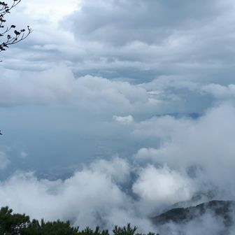 雲が流れて、