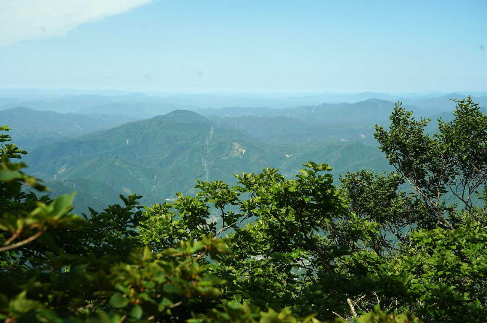 のぞき岩へ来て西側の風景。
他の方のレポではどこから下って絶景ポイントに行けたんだろう😲❓