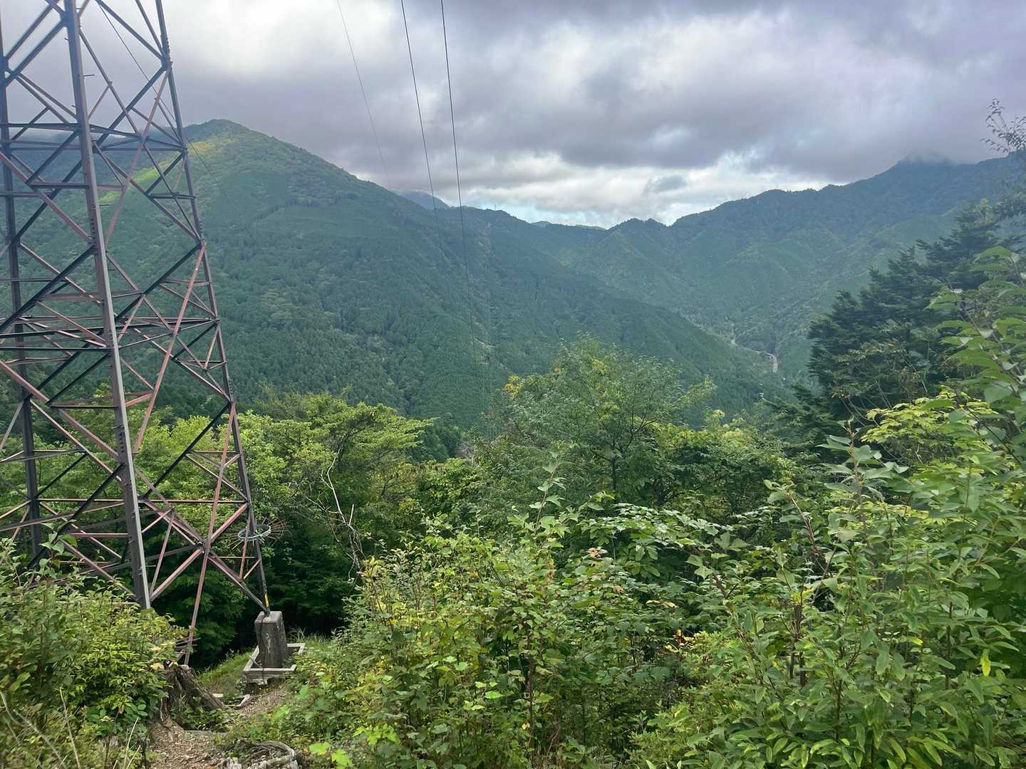 １個目の鉄塔
ようやく視界がひらけた⤴︎⤴︎
お天気崩れるの早そう