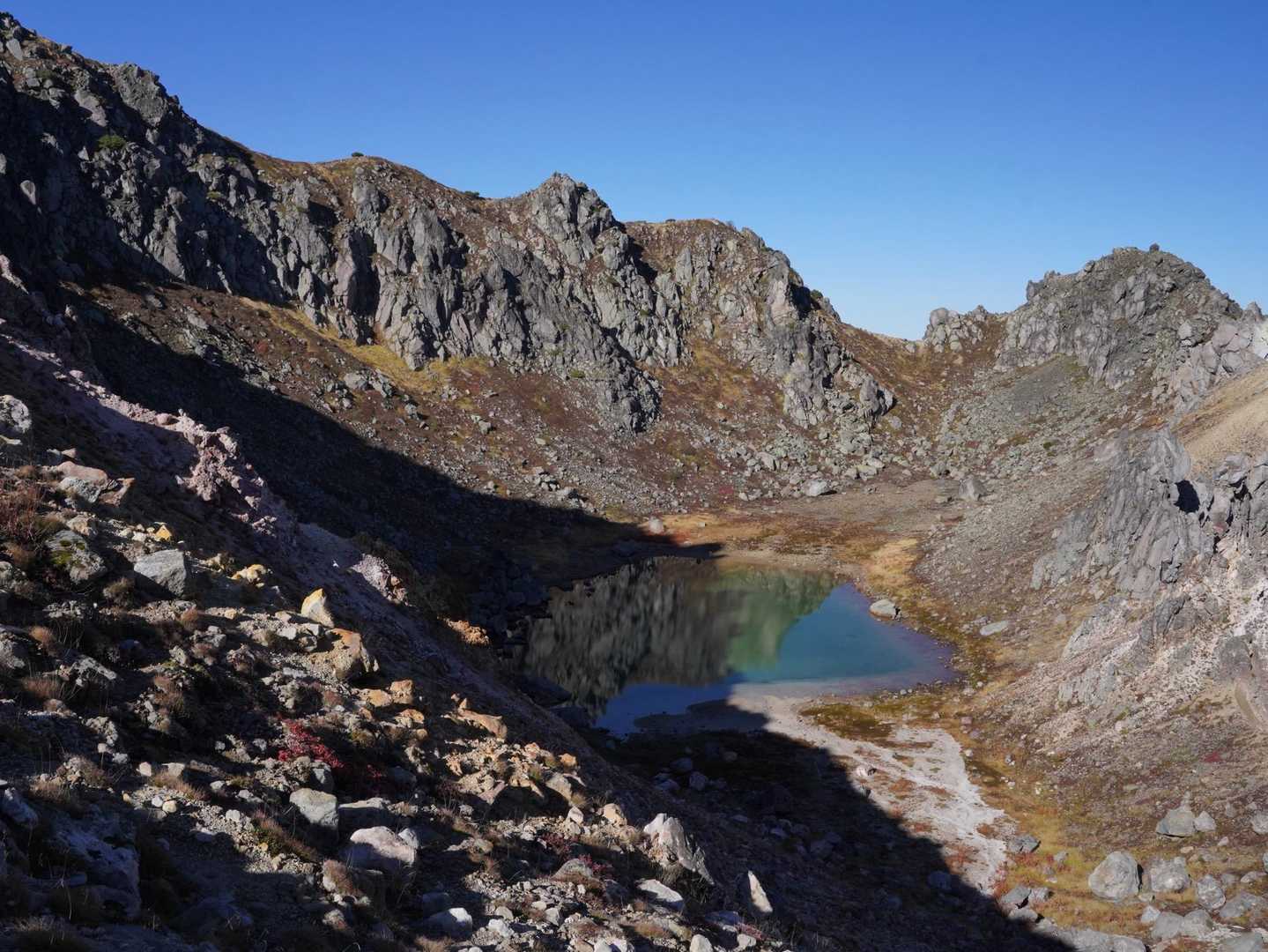 新中の湯ルート | 立ち昇る噴煙に地球の息吹を感じる北アルプス唯一の活火山の写真