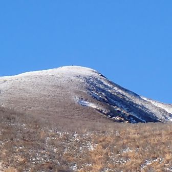 中岳は滑らかな白いビロードのようだ