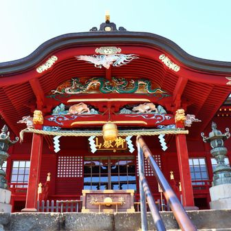 朱色がきれいな、武蔵御嶽神社。