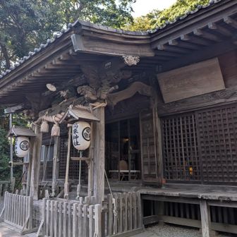 神社の彫刻がなかなか見応えがあります。二宮の吾妻神社も確か似たような感じだったかと思いましたが、確認してみたら彫刻はあちらはかなりシンプルでした。