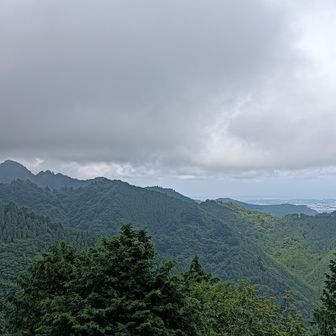 見えてる山の方にも抜けられるようです