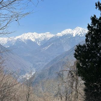 下山も 立ち止まりながら 