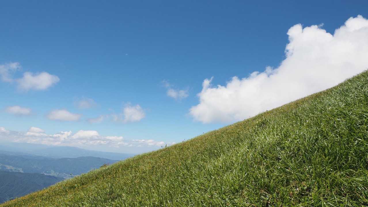 巻機山、夏空の夫婦登山 の写真 26