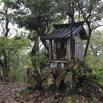 晃石山山頂のお社