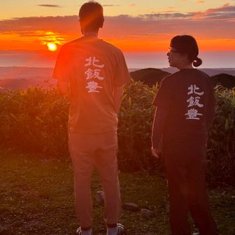 小屋番さんと夕陽。ほんと絵になります。
あたたかいお二人でした。また来ますね。