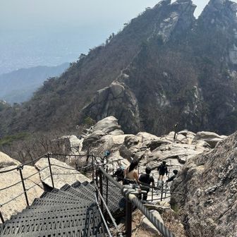 帰りもひたすら階段は、膝にくるやつ。