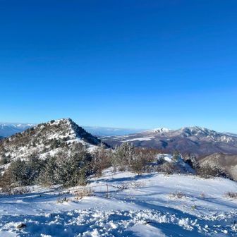 山頂から②
左が烏帽子山