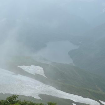 以東岳山頂から見る大鳥池