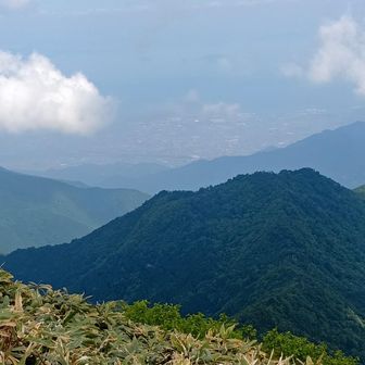 西条市街、そして瀬戸内海が遠望できる