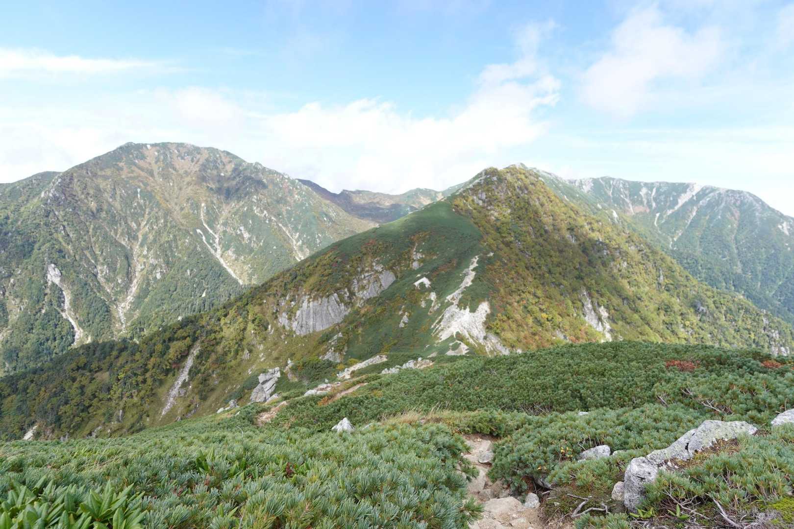 左の大きい山が空木岳かな