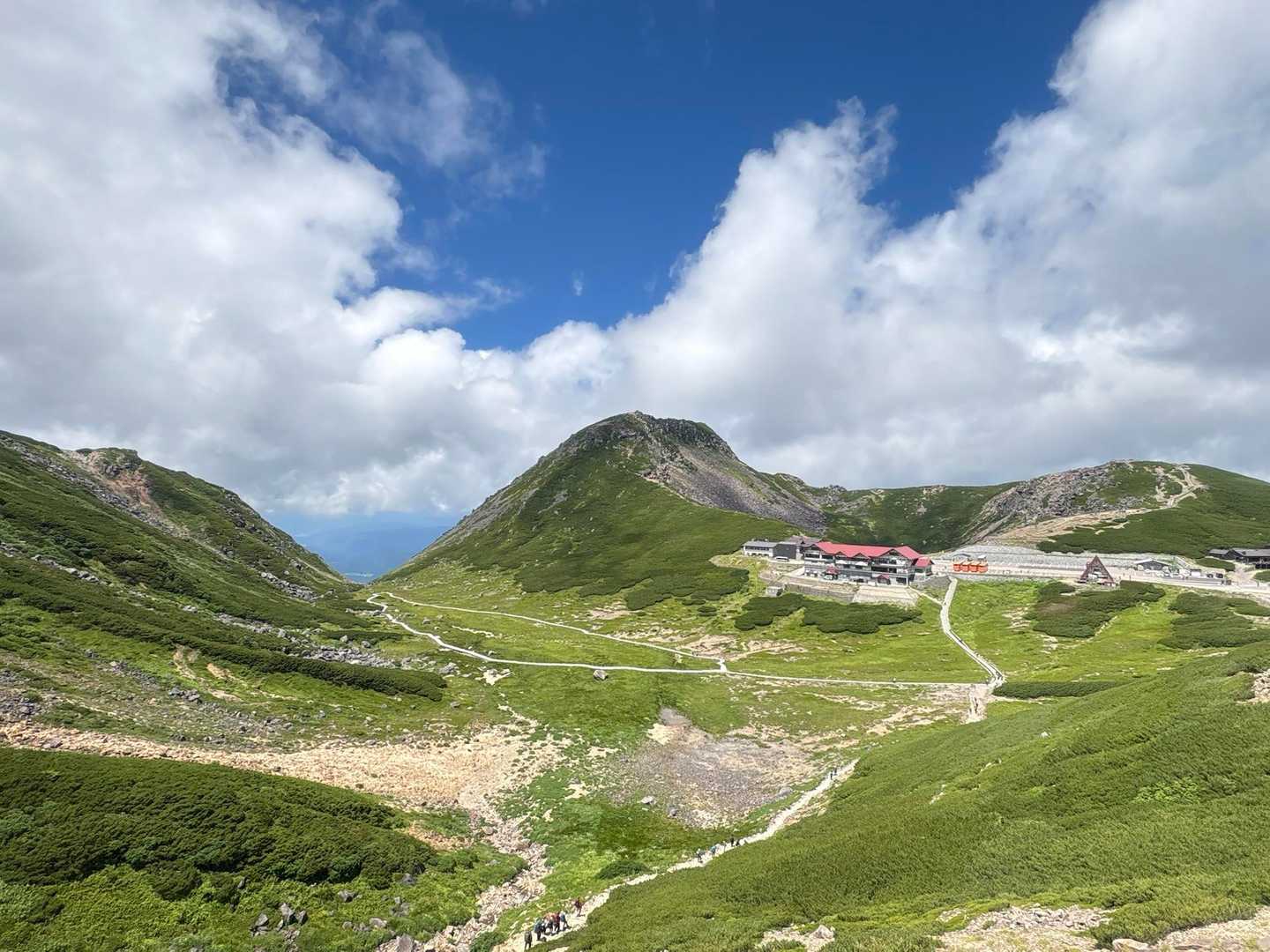 乗鞍岳（畳平） | 最短距離の3,000m峰は、雲上の花園や神秘の火口湖も魅力の写真