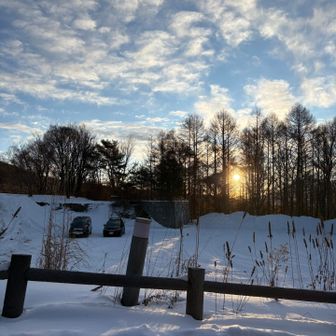 駐車場。朝日が美しい