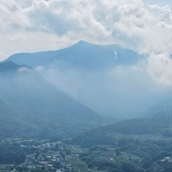 烏帽子岳。頂上が見えます