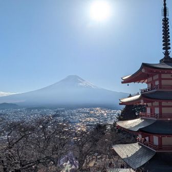 忠霊塔と富士山2