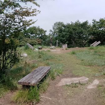 ハンゼノ頭:ベンチはあるが日陰はない