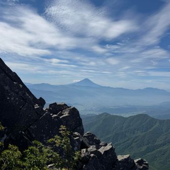 乾徳山の岩山&富士山