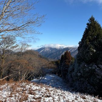 山頂から見える武奈ヶ岳⛰️