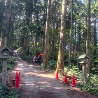 一の鳥居が、無い　　建て替えかな