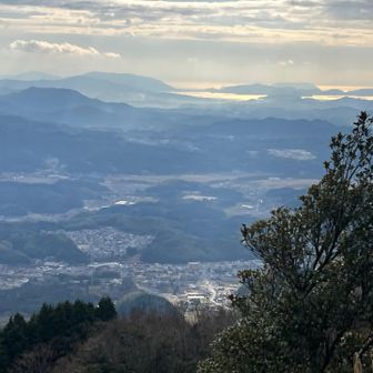 赤松ケ平展望広場から四国（伊方半島）方面の眺望有ります♪