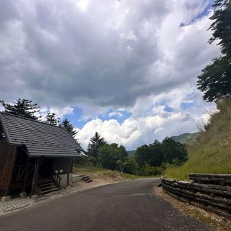 素晴らしい稜線に、お釈迦様の側で見渡す絶景の釈迦ヶ岳とかなり厳しいな大日岳⛰️✨

遠かったけど、両方登るのはなかなかキツかったけど、登れてよかったです😊🙌

大峯奥駈道にも歴史と浪漫を感じながら✨
一緒に登ってくれた友達に✨
怪我なく無事に下山できたことに感謝です🙏✨


ありがとうございました😊