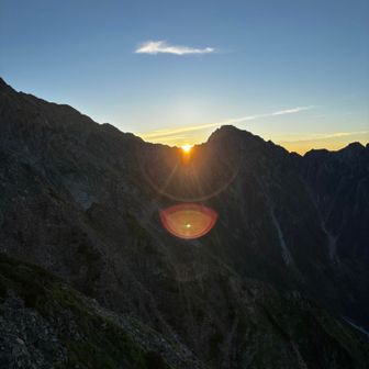 久々に晴れた日の、山上での朝日を見る事が出来ました。