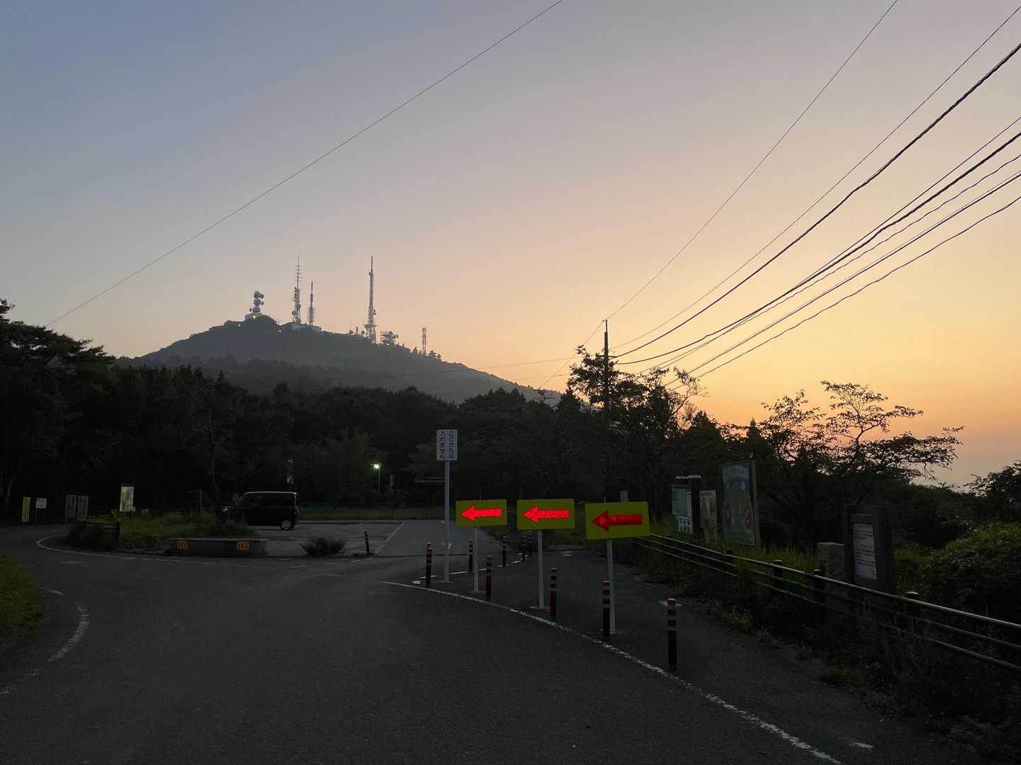 晴れていますが、東の山際には雲があり、日の出はどうかなぁ？