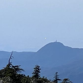 真ん中に光る物が
なにかの反射かな