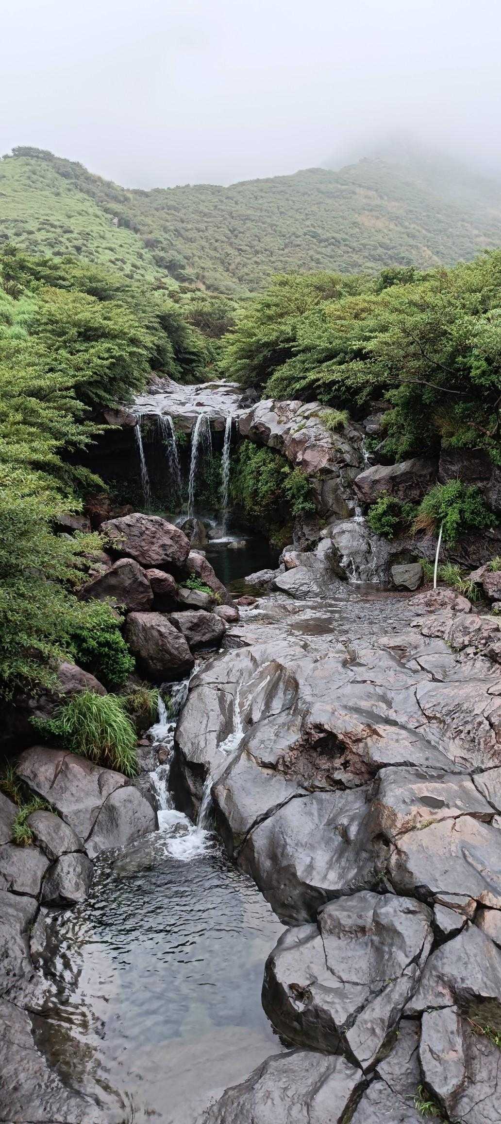 実は橋の工事をするそうで通行禁止だったのですが、来年来れるか分からないので、通らせてもらいました🤫