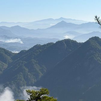四阿山