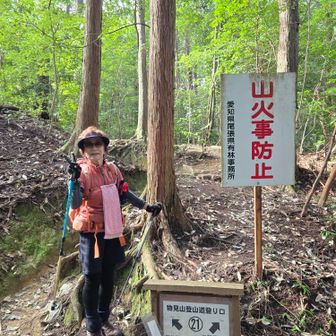ここから物見山へ登りまーす