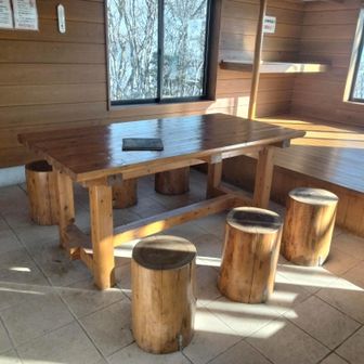 ほんとに綺麗だね😆
トイレもあるし手洗いの水も外にあるんだよ✨