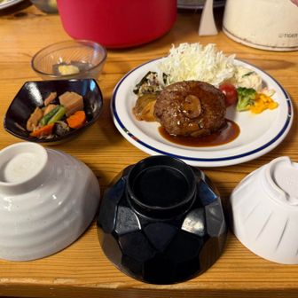 夕食はハンバーグ