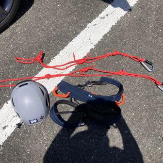 メットとハーネスとセルフビレイのセット