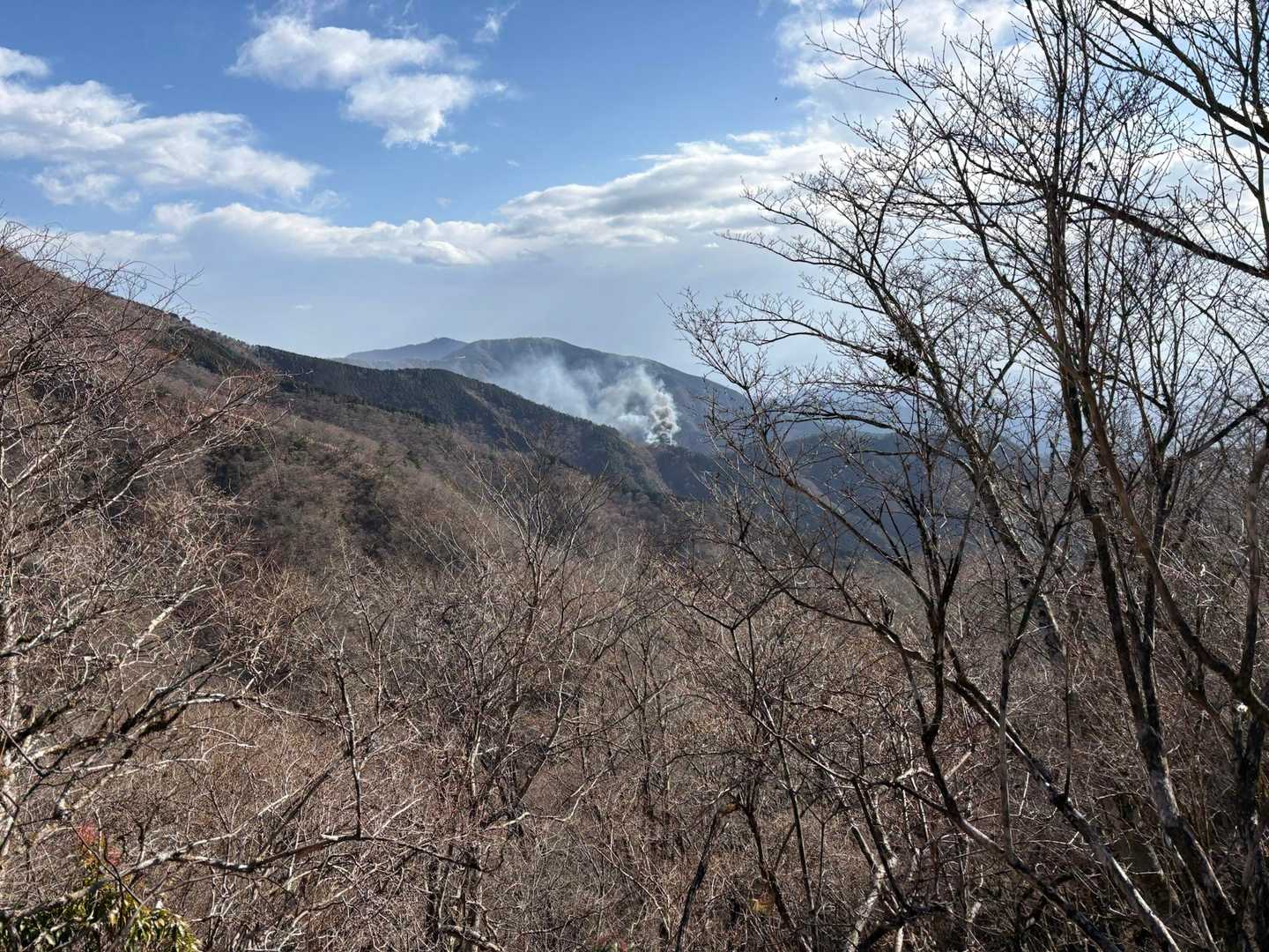 おやーなんか白い煙が〜風強いしひょっとして〜嫌な予感が〜