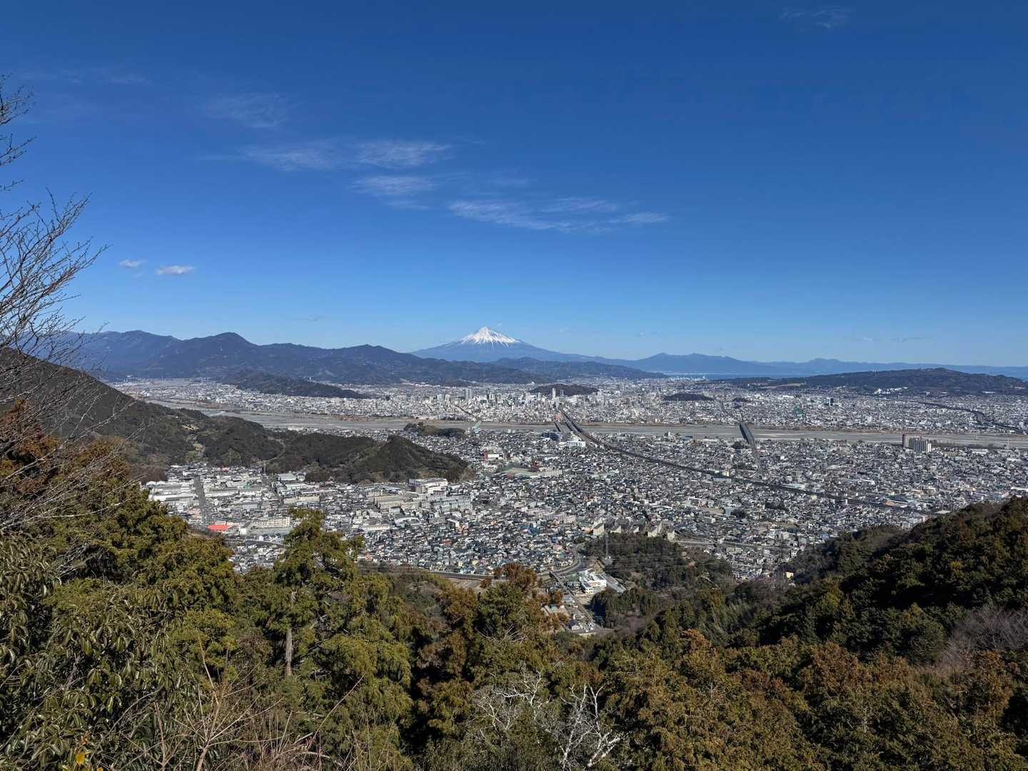 朝鮮岩からも良い眺め。
もう終わってしまう。
最後のエイドでは、はるみみかん🍊とハチミツレモン🍋美味しかった〜！
