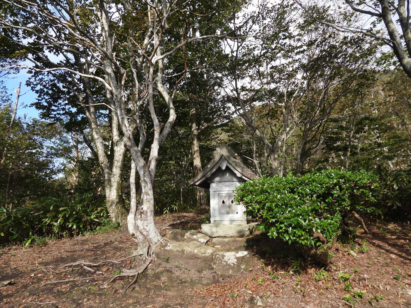 中蒜山５合目　登山の無事を祈って日留神社に参拝
