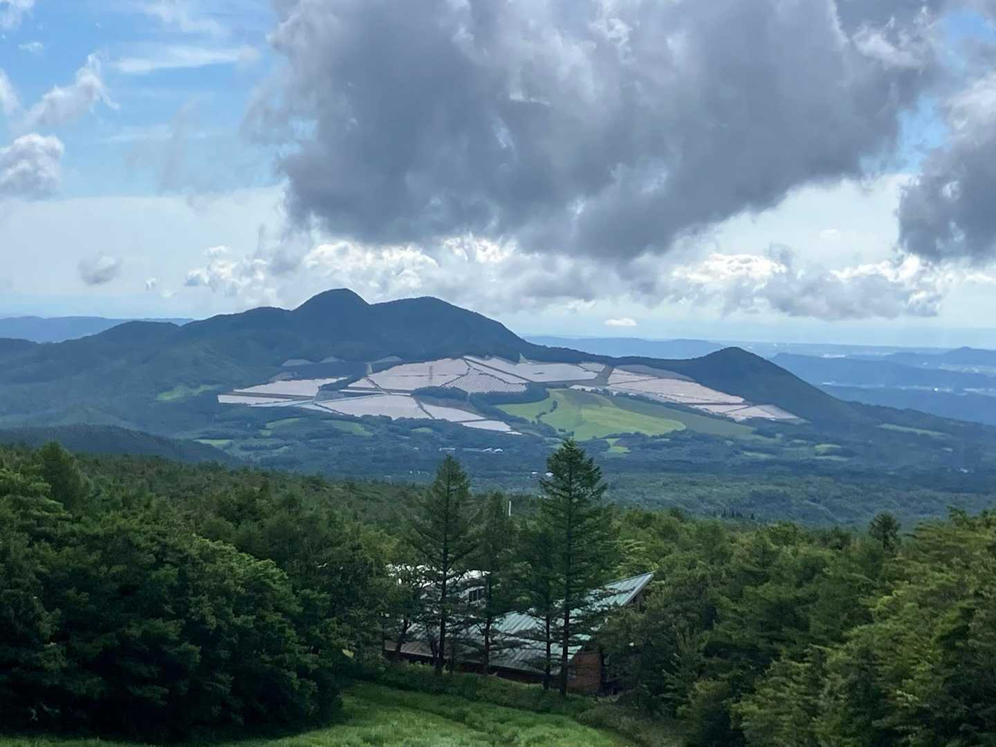 青麻山のメガソーラー😭　景観が台無し