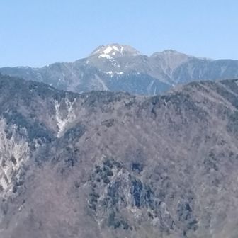斑雪が印象的な日光白根山