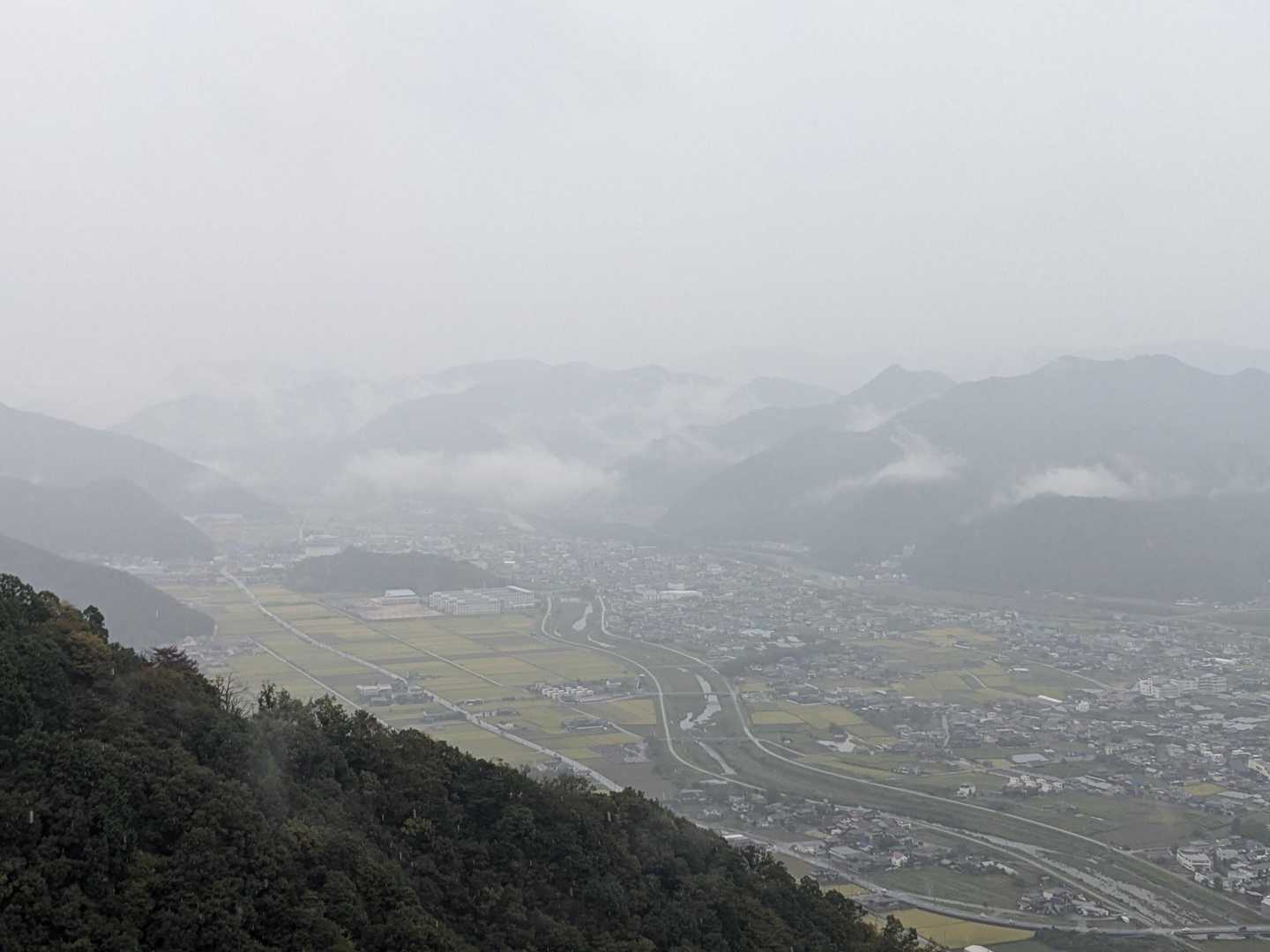 亀山-鶏籠山-紅葉谷 鶏籠山古城登り口 周回コースの写真