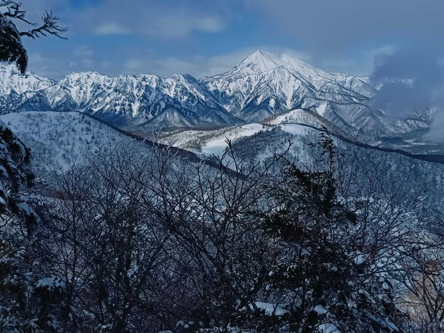 アップで
戸隠〜高妻山✨
飯縄山〜霊仙寺山の尾根から
