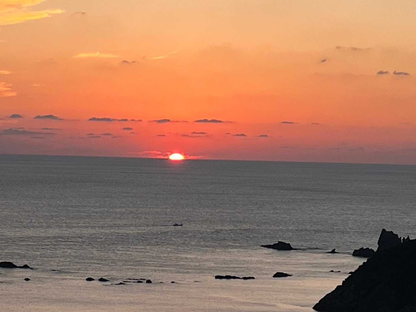 まもなく沈む💦
暗くなる前に着いて良かった❗️
ヘッデンももちろん持ってるけど低山でこんな時間になるとは思わず😢