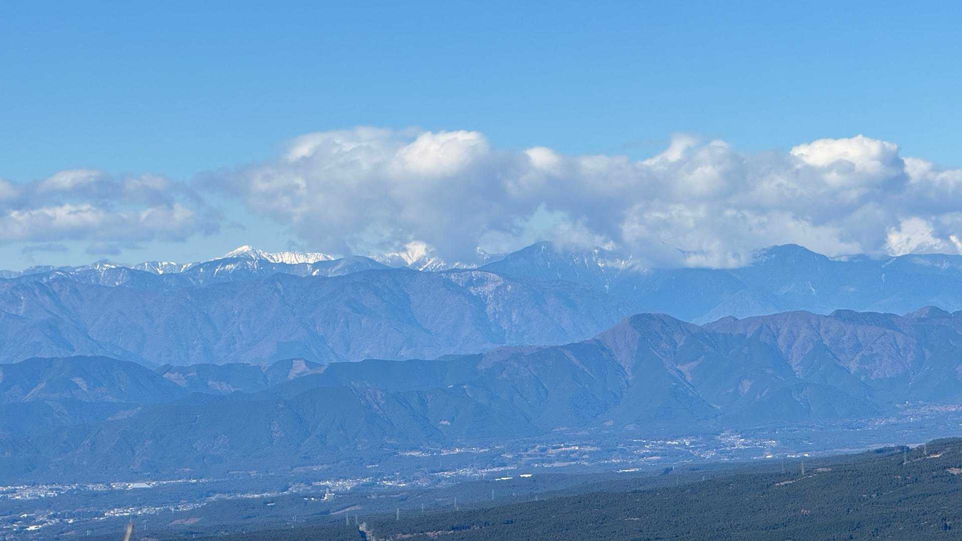 雪の被った南アルプス