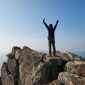 岩場からの山頂