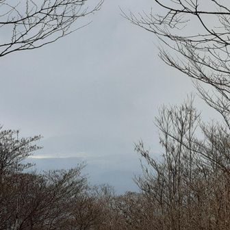 鳥形山の鉱山が薄っすらと　凄いの一言ですね